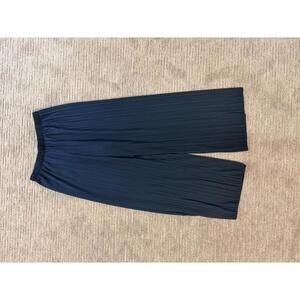 Uniqlo Women's Navy Blue Pleated Wide-Leg Pants, Size M